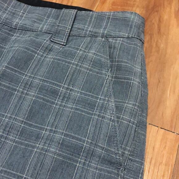 The North Face Women’s Plaid Shorts Size 4 - Picture 4 of 10